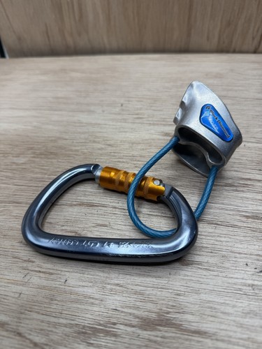 Petzl locking carabiner black - petzl,